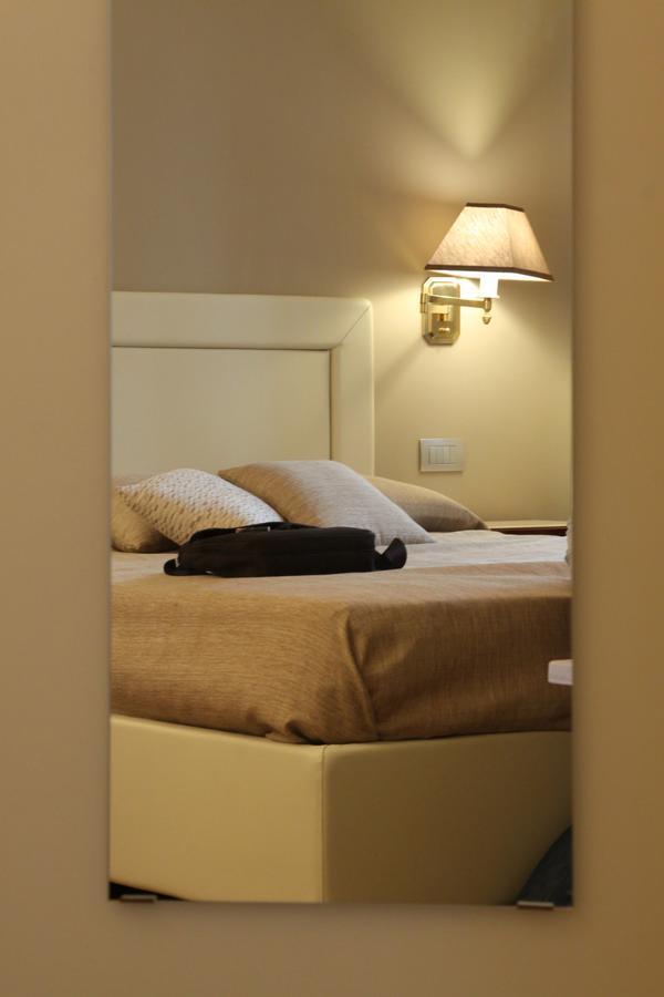 Bronzino House Bed & Breakfast Milan Bagian luar foto